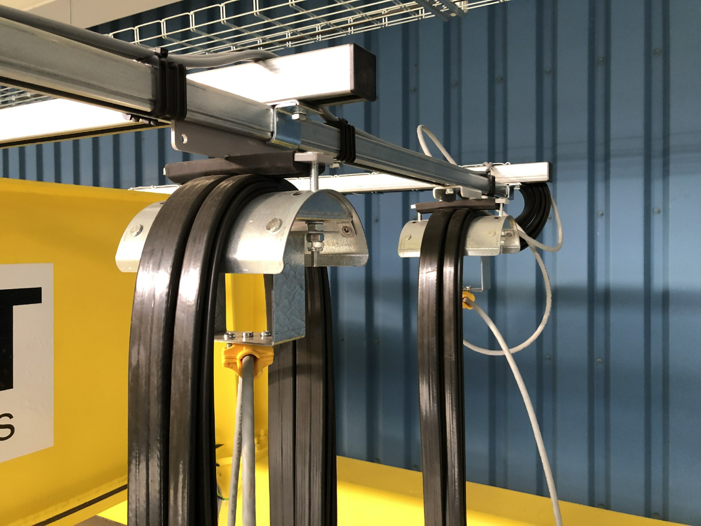 Festoon system used on bridge cranes SLT components s.r.o.