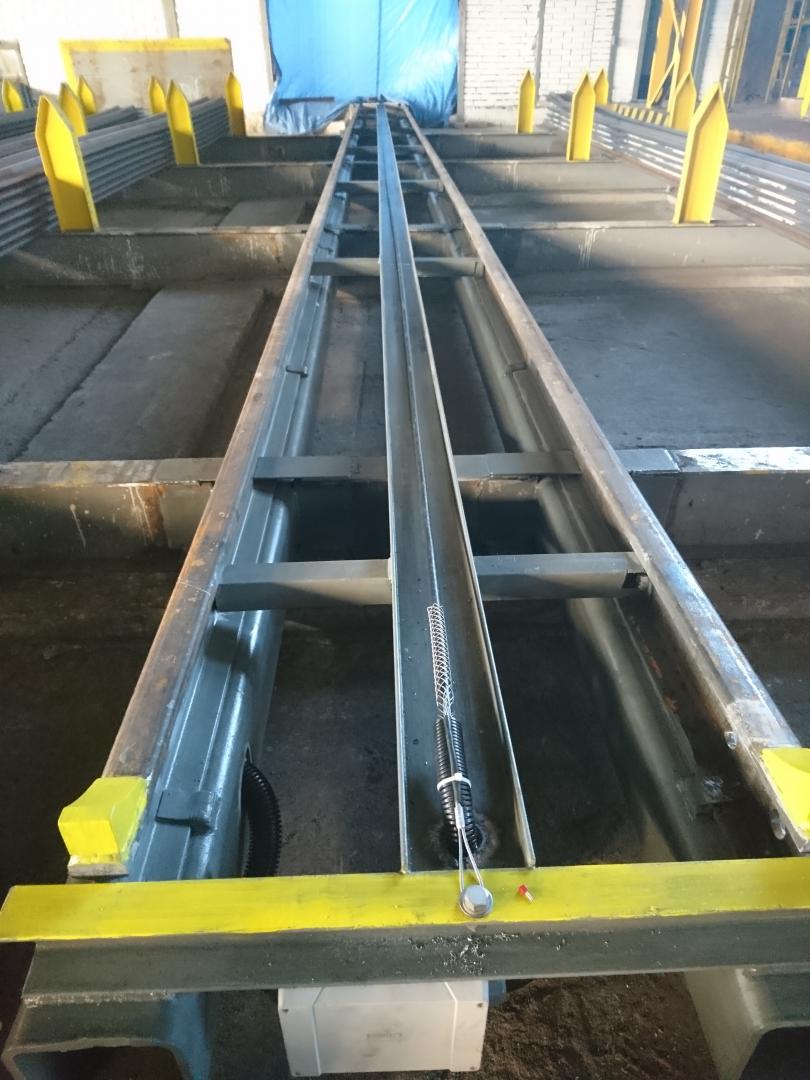 Rail guided vehicle for transfer metallurgical material SLT